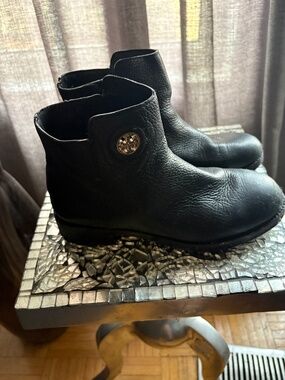 Tory Burch pebbles leather Chelsea Boots